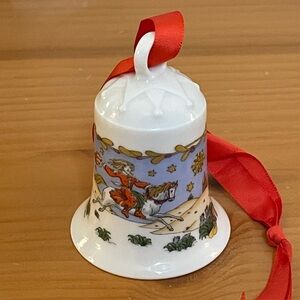 Hutschenreuther Vintage 1988 Ole Winther Holiday Scene Porcelain Bell Ornament